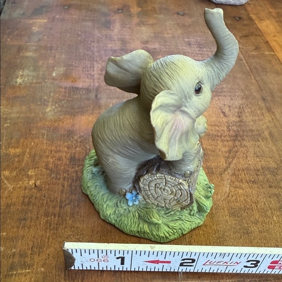 Adorable Elephant Figurine. Resin. 3.5x3x2.5 inch - Picture 3 of 4